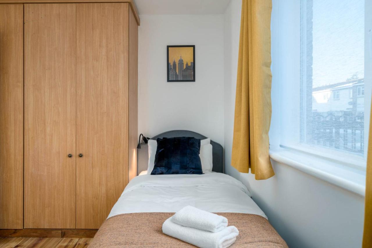 2 Bedroom Flat Near London Excel Exterior photo