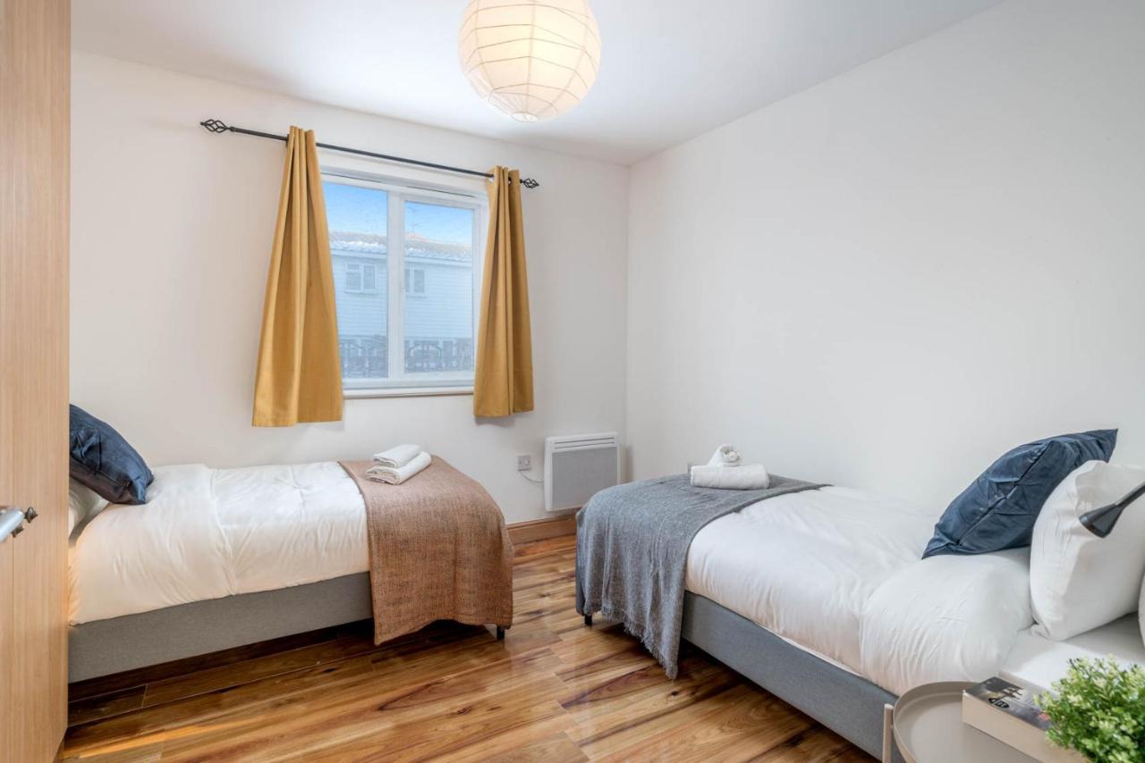2 Bedroom Flat Near London Excel Exterior photo