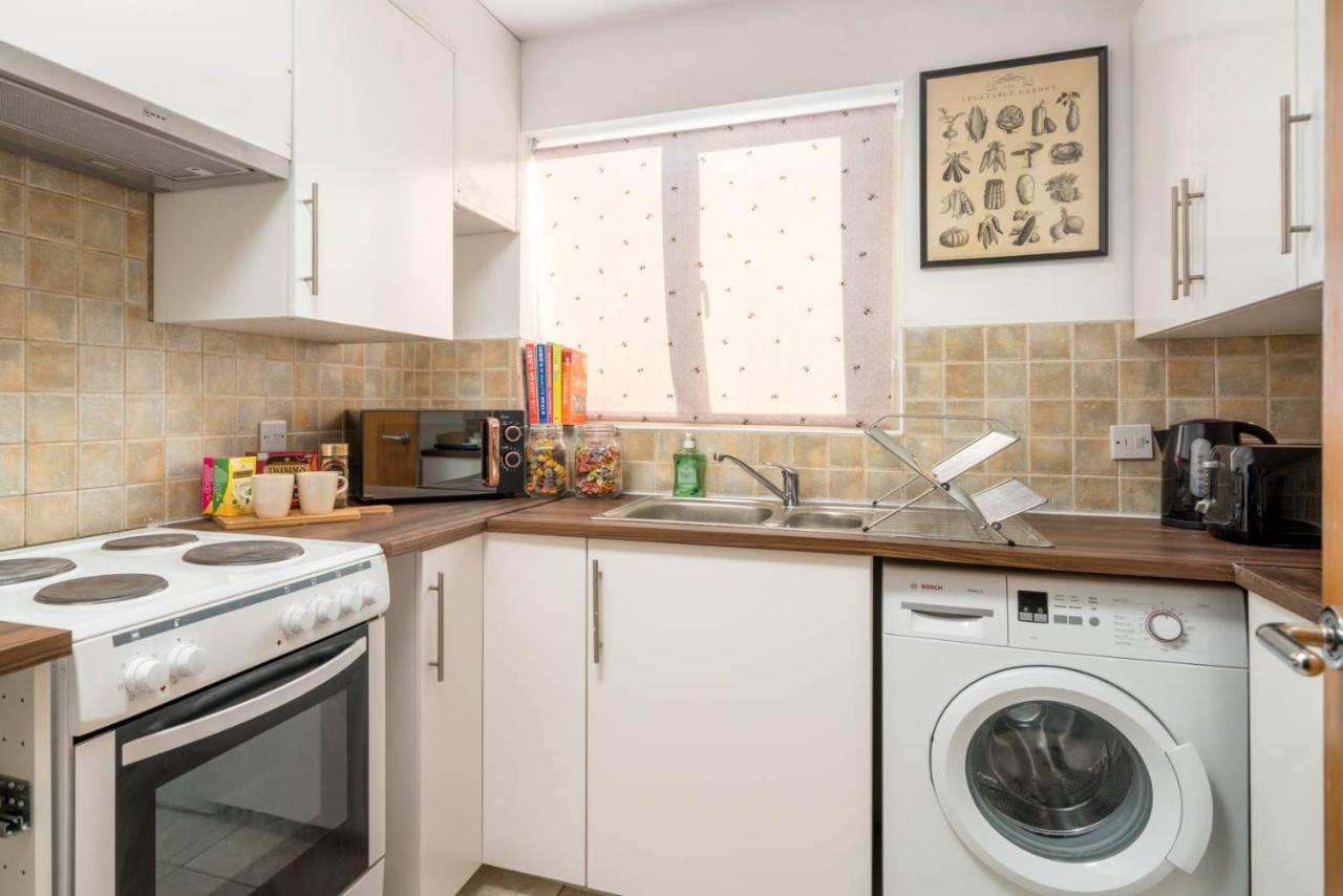 2 Bedroom Flat Near London Excel Exterior photo